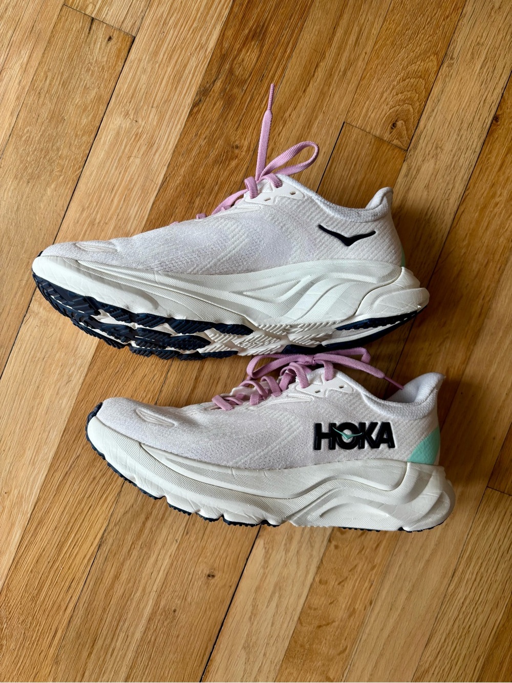 Hoka Arahi 8 Women’s in 7.5B - Picture 2 of 5